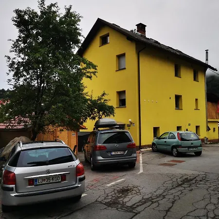 Guest house Lux And Dogs Baronesse Idrija